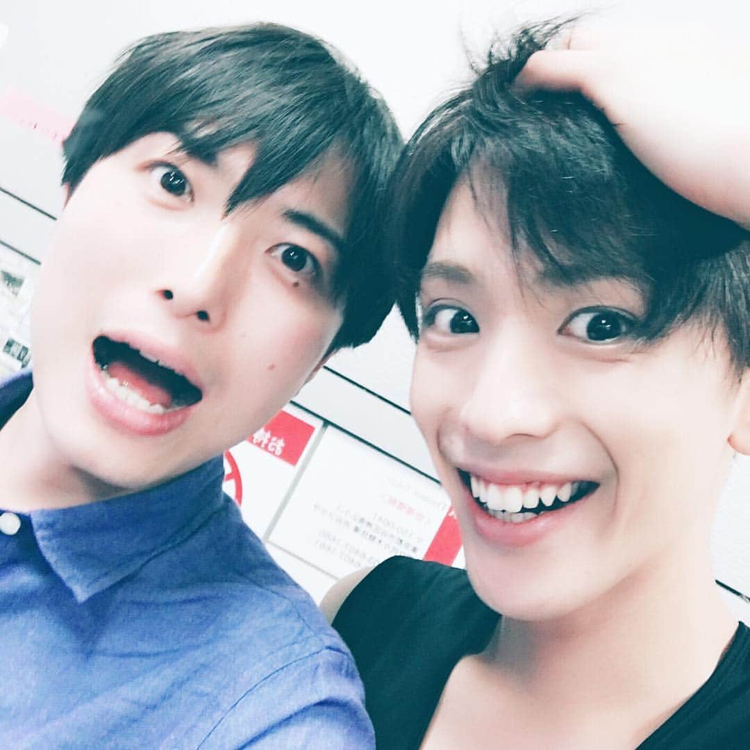 中屋敷法仁のインスタグラム：「【祝】本日7/6は黒羽麻璃央くんの誕生日！去年の朗読劇に続き、今年も同じ現場でおめでとうが言えました！嬉しい！来年も一緒だといいな！← #くろステ #俳優 #演劇 #舞台 #黒羽麻璃央 #me #love #happybirthday #happy #enjoy #fun #excited #life」