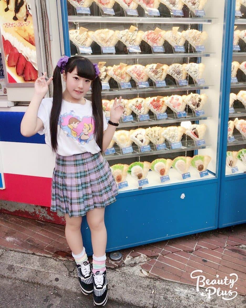 KOTOのインスタグラム：「🌼今日のコーデ🌼(あらま久しぶり) 🎀Tシャツ  #bubbles 🎀スカート #bubbles 🎀靴下 #wego 🎀スニーカー #candystripper 🎀シュシュ #pecoclub  5才若返りコーデでちた😆ww  #japanesegirl  #idol  #harajuku  #cinderella」