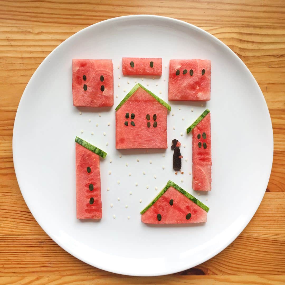 Ida Froskのインスタグラム：「A city of watermelons! 🍉My recreation of the cool artwork "Forgotten" by @rogerycaza for @toiartgallery.」