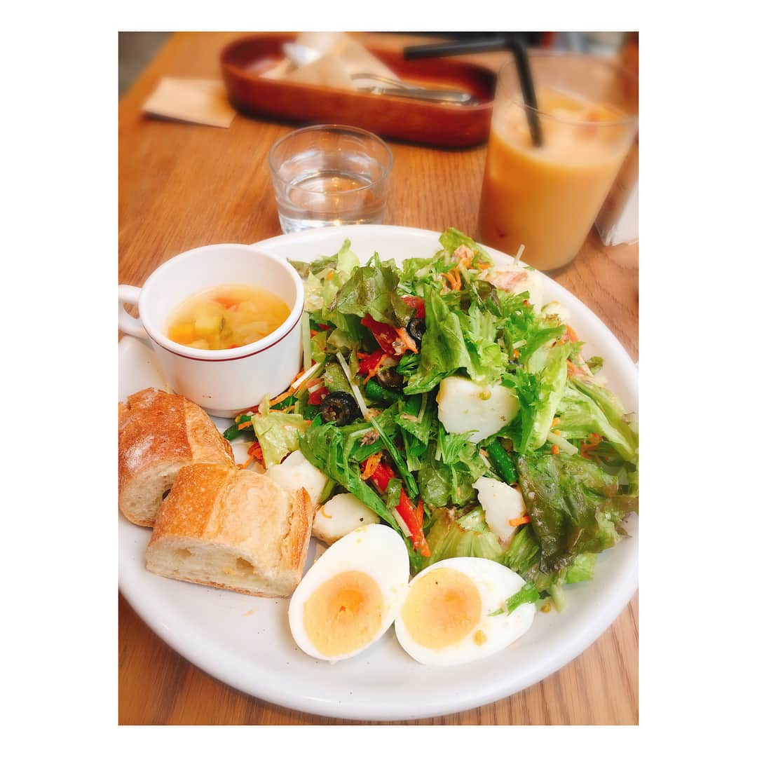 瀬南海はやさんのインスタグラム写真 - (瀬南海はやInstagram)「* いつかのlunch ♬*゜ 代々木上原駅前にあるオシャレcafé . サラダの量がはんぱない(笑) これだけでもお腹いっぱいになりました 東京はオシャレなcafé多すぎる。。 . #代々木上原 #NodeUehara  #サラダ #lunch #外人さんばっかり #family率高め  #さすが #東京」7月7日 9時30分 - senami_haya