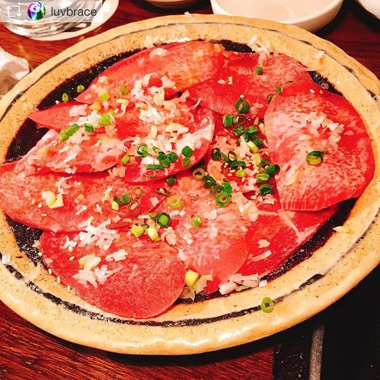 坂の途中さんのインスタグラム写真 - (坂の途中Instagram)「食べ飲み放題焼肉【坂の途中】 ～六本木交差点前、駅徒歩１分～ https://tabelog.com/tokyo/A1307/A130701/13050453/ ------------------------------------------------ 「18時までの来店で黒毛和牛プレゼントクーポンあり♪」 ホームのURLから食べログに飛んでクーポンを提示してね(*^^*) 満足のいくお肉とお食事で至福の時を☆ ------------------------------------------------ #東京 #六本木 #焼肉 #焼き肉 #焼肉屋 #宴会 #歓送迎会 #女子会 #食べ放題 #飲み放題 #溜池山王 #麻布十番 #黒毛和牛#ホルモン #坂の途中 #個室 #デート #おいしい #六本木ヒルズ #やきにく #ランチ #美味しい #深夜営業 #合コン #港区 #お酒 #居酒屋 #yakiniku #roppongi #tokyo」7月7日 9時35分 - sakanotochu_official