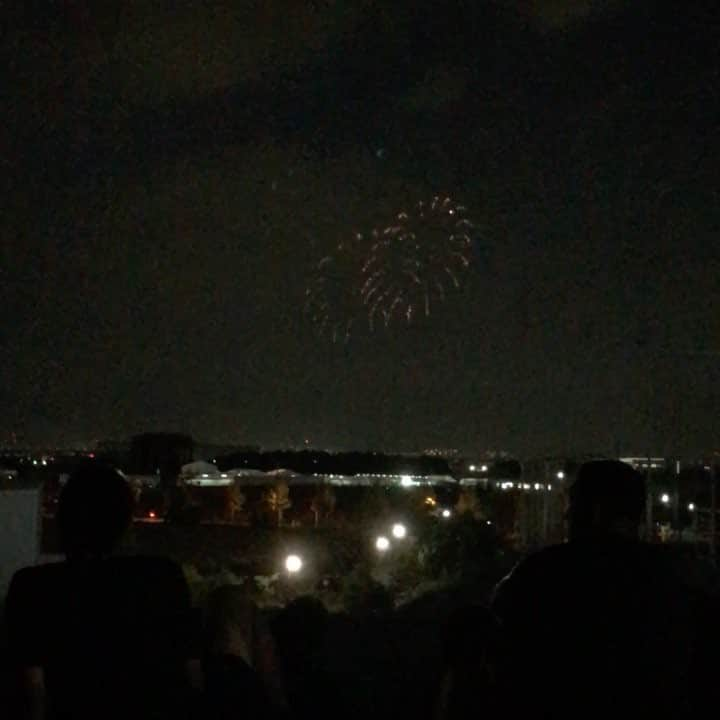 神戸文也のインスタグラム：「舞洲花火🎇 寮の屋上かなりの特等席😍 ドリカムの音楽付き😊 #舞洲花火#ドリカムの日」