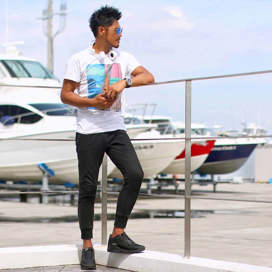 Naoki Kiriiさんのインスタグラム写真 - (Naoki KiriiInstagram)「･ グラフィックTeeにスウェット スニーカーはAIR MAX スウェットとの相性最高😉 ラフスタイルが落ち着く🚢 ･ #today #outfit #fashion #rhm #california #gu #nike #airmax #rayban #marina #cruiser #マリーナ #クルーザー」7月7日 21時19分 - naoki_kirii