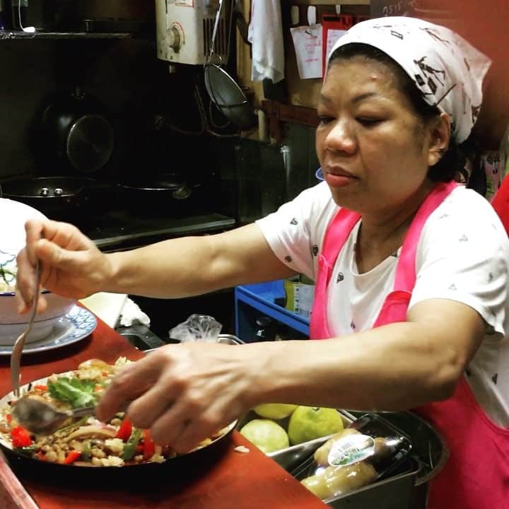 乾雅人のインスタグラム：「ソンポーン@浅草。 お母さん、ありがとう👍」