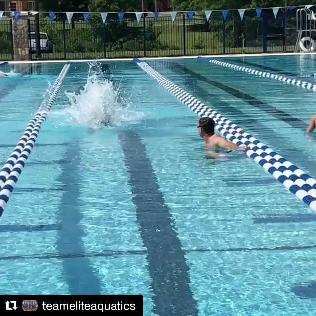のインスタグラム：「Im sure @swimcoachmarsh was feeling fast today! 🏊🏽💨🌊 #Repost @teameliteaquatics (@get_repost) ・・・ @math_santana helping @swimcoachmarsh with his comeback #Tokyo2020🇯🇵」