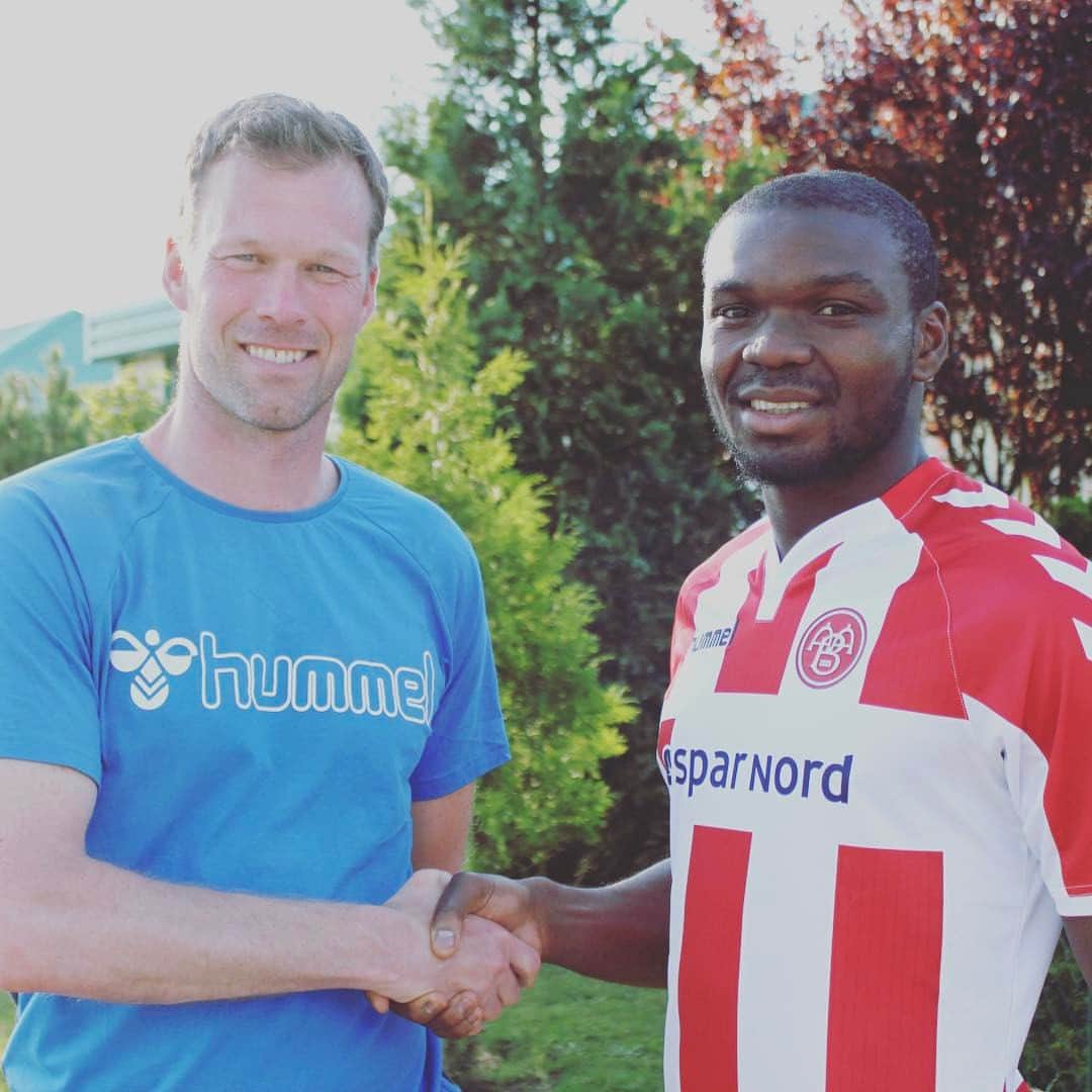 ヨレス・オコレのインスタグラム：「Tak til @aabsportdk  for denne mulighed Glæder mig til en ny start med masser af succes i hele Nordjyllands hold  #aalborg #aab #new #begining」