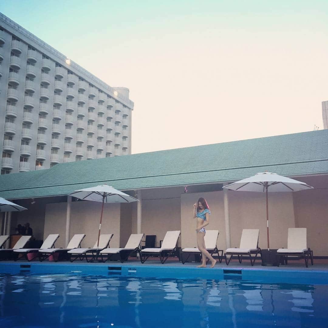杉山由紀子さんのインスタグラム写真 - (杉山由紀子Instagram)「ちはやと♥️♥️♥️ まだまだ写真アップがおいつきませんw * 次はナイトプールの模様をアップしますね🎵 * * #ナイトプール #プール #グランドプリンスホテル新高輪 #品川 #hotel #nightpool #pool #pr * @grandprincehotel_newtakanawa」7月8日 9時55分 - yukikosugiyama