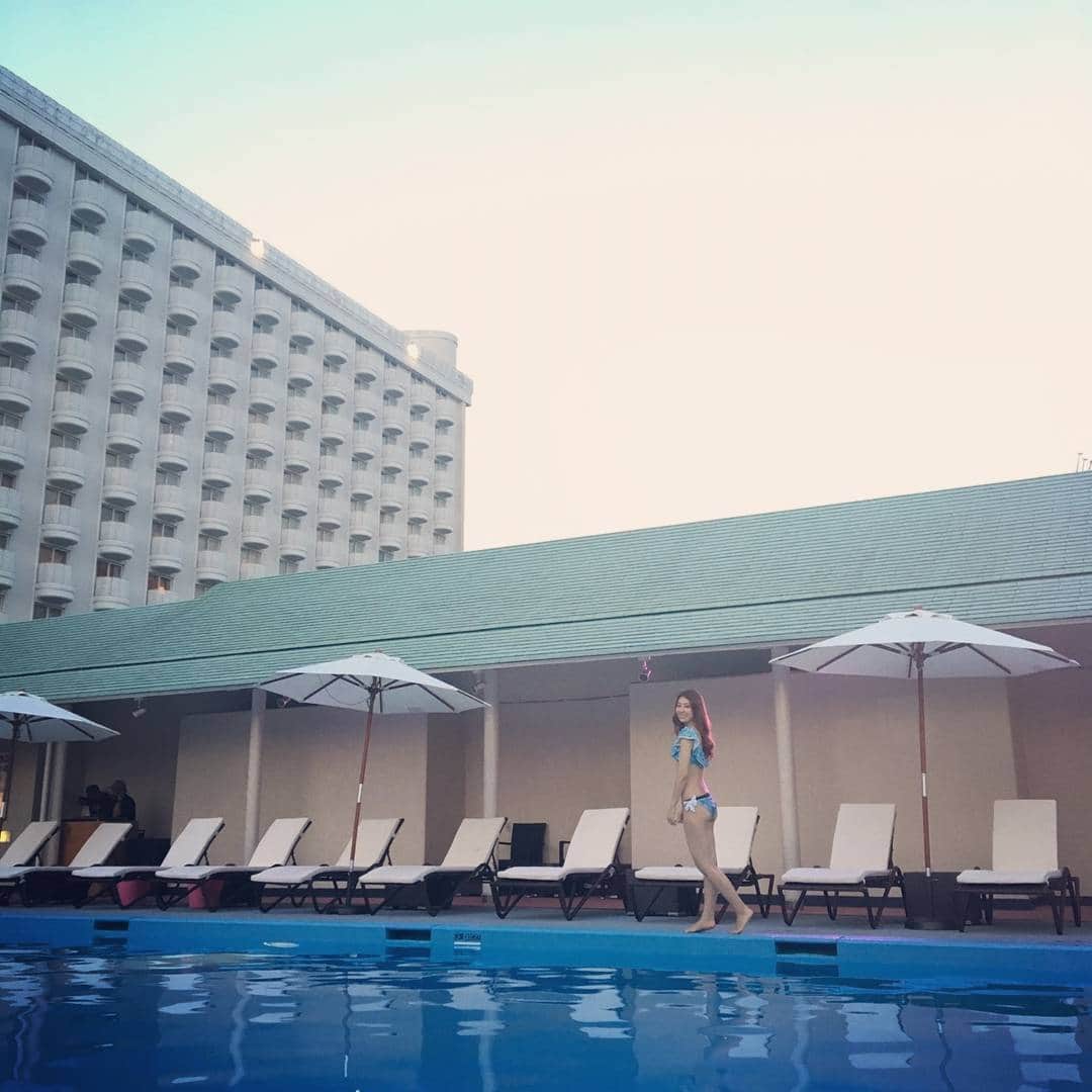 杉山由紀子さんのインスタグラム写真 - (杉山由紀子Instagram)「ちはやと♥️♥️♥️ まだまだ写真アップがおいつきませんw * 次はナイトプールの模様をアップしますね🎵 * * #ナイトプール #プール #グランドプリンスホテル新高輪 #品川 #hotel #nightpool #pool #pr * @grandprincehotel_newtakanawa」7月8日 9時55分 - yukikosugiyama