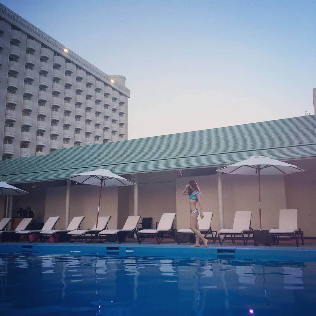杉山由紀子さんのインスタグラム写真 - (杉山由紀子Instagram)「ちはやと♥️♥️♥️ まだまだ写真アップがおいつきませんw * 次はナイトプールの模様をアップしますね🎵 * * #ナイトプール #プール #グランドプリンスホテル新高輪 #品川 #hotel #nightpool #pool #pr * @grandprincehotel_newtakanawa」7月8日 9時55分 - yukikosugiyama