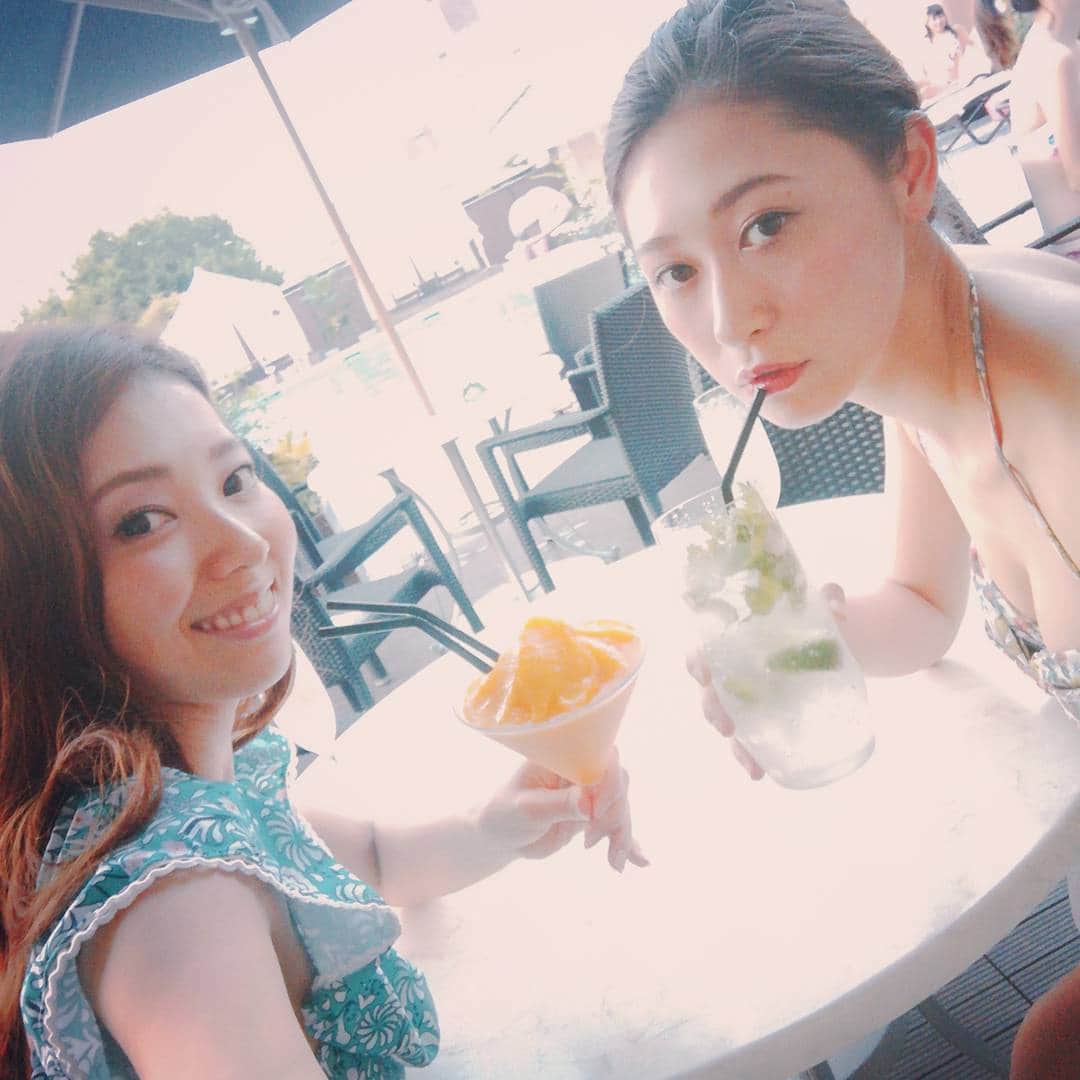 杉山由紀子さんのインスタグラム写真 - (杉山由紀子Instagram)「ちはやと♥️♥️♥️ まだまだ写真アップがおいつきませんw * 次はナイトプールの模様をアップしますね🎵 * * #ナイトプール #プール #グランドプリンスホテル新高輪 #品川 #hotel #nightpool #pool #pr * @grandprincehotel_newtakanawa」7月8日 9時55分 - yukikosugiyama