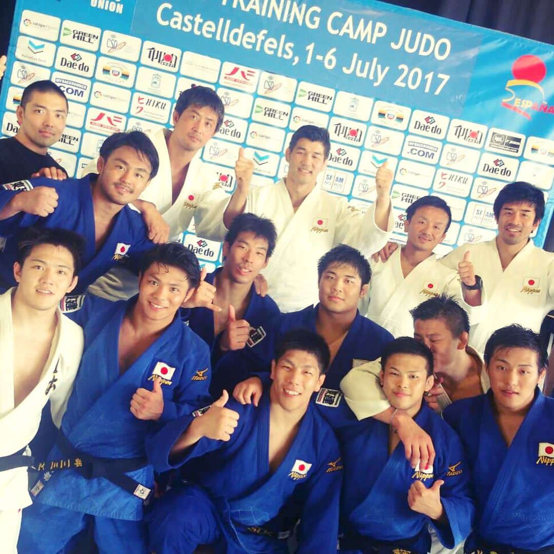 阿部一二三さんのインスタグラム写真 - (阿部一二三Instagram)「スペインから帰国しました🇯🇵 すごく充実した合宿ですごくいい経験ができました！世界選手権に向けてしっかりと頑張っていきたいとおもいます！！ #spain🇪🇸 #trainingcamp #柔道 #Judo #Japanteam」7月8日 10時45分 - hifumi.abe