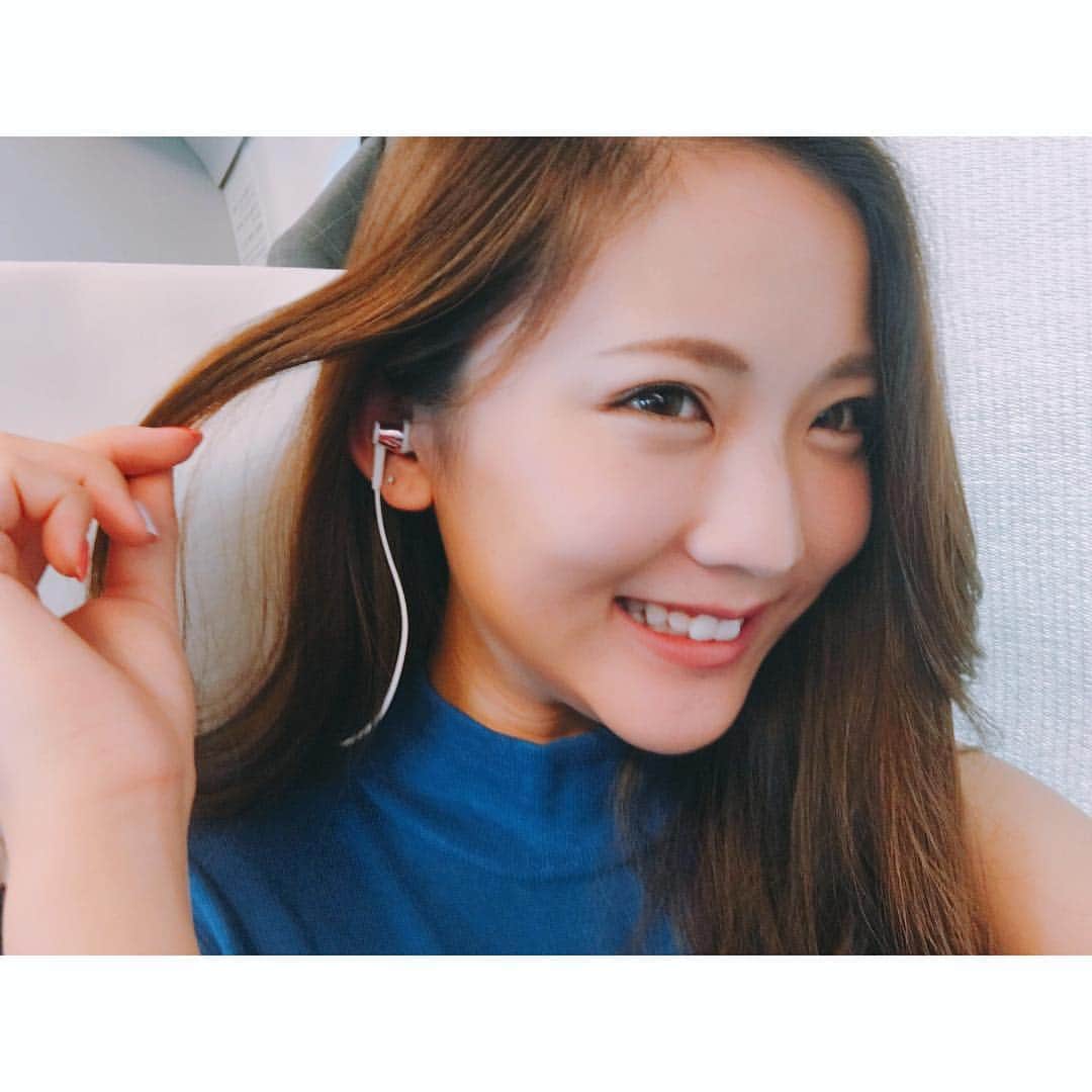 姫野れみのインスタグラム：「Bluetoothイヤホンデビュー🎧♪ 移動がとっても楽チンになって ご機嫌ですよ #Bluetooth #bluetoothイヤホン  #イヤホン」