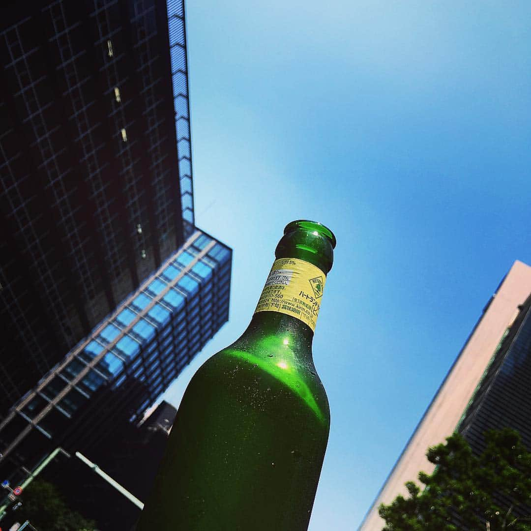 伊勢直弘さんのインスタグラム写真 - (伊勢直弘Instagram)「所用で訪れたビル群でビール。 夏サイコー！ 仕事するけど！」7月8日 16時42分 - naohiroise