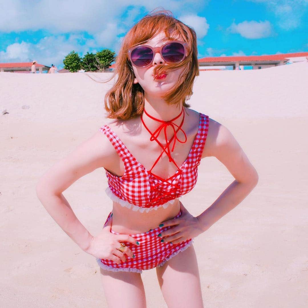 RINA（鈴木理菜）さんのインスタグラム写真 - (RINA（鈴木理菜）Instagram)「ことしの水着は赤††† #swimwear #summer #red #sweet #girly #2017 #yummymart #okinawa #japan #instagood #beach #memories」7月8日 16時46分 - urarina821
