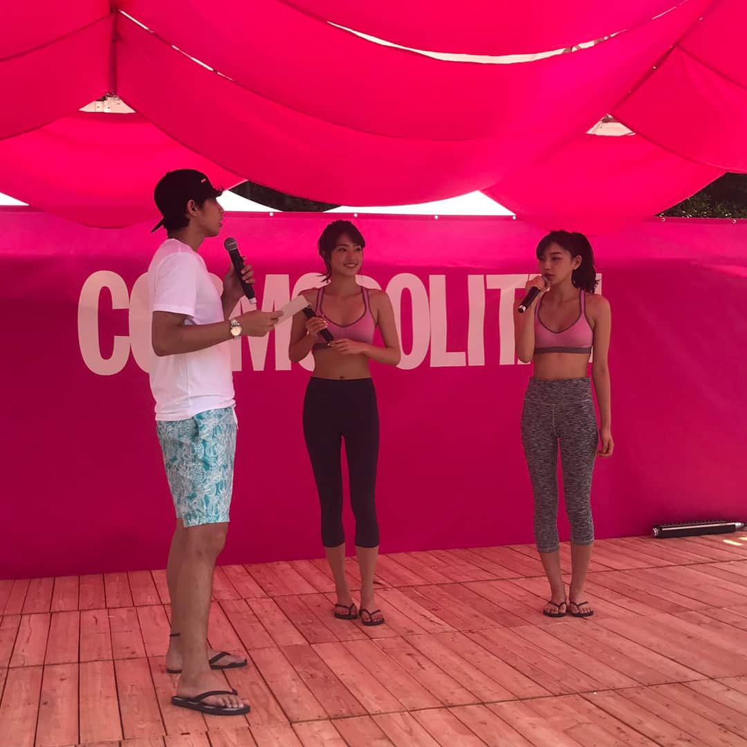 松山亜耶のインスタグラム：「#cosmopolitansummerparty♡♡ #トライアクション byトリンプ のスポーツランジェリーのイベントでした👙 岡部友さんの、バストアップトレーニングを伝授していただきました♡♡ #cosmopolitan #トライアクション #トリンプ #トレーニング #triumph #triaction #プール #summer#松山亜耶」