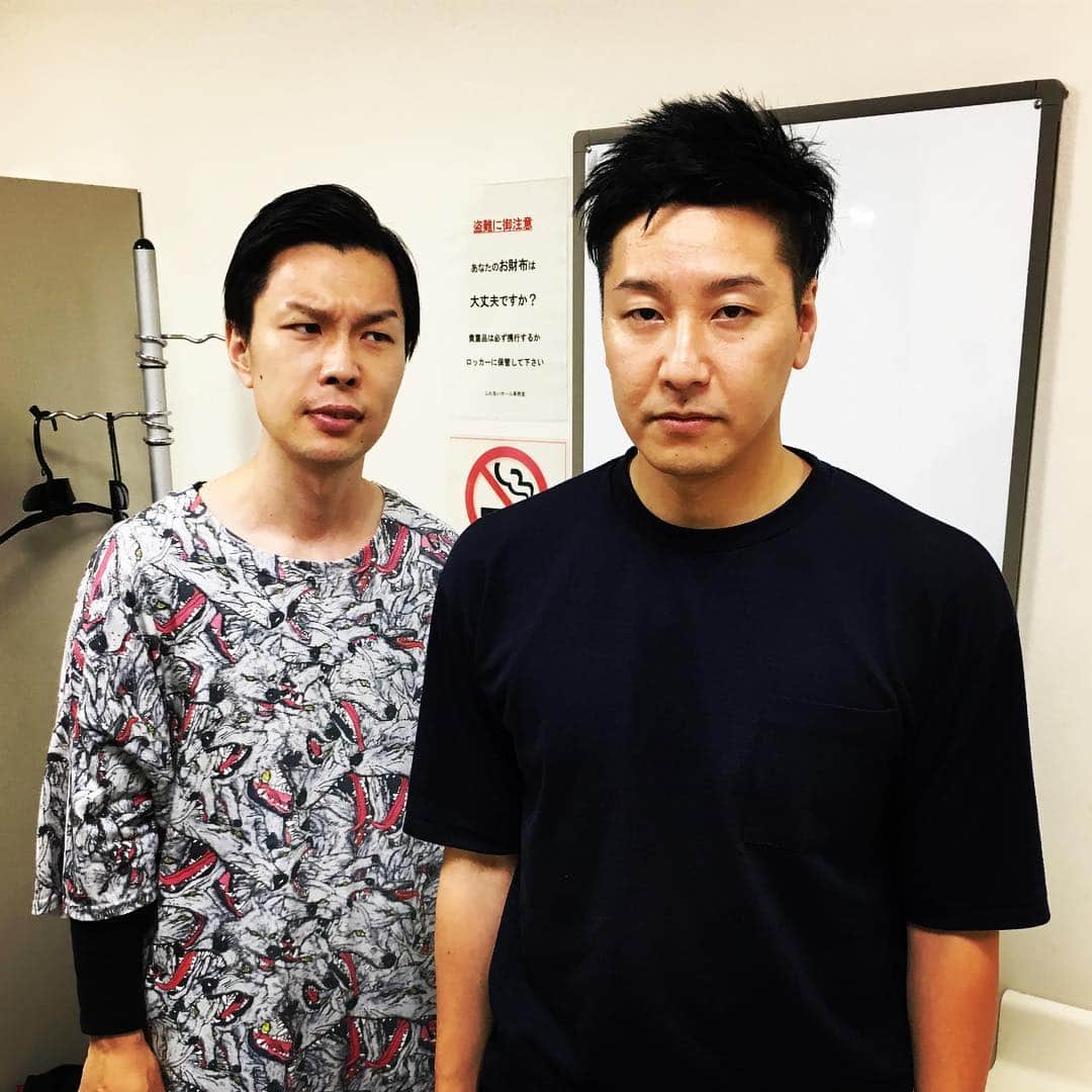 長田庄平のインスタグラム：「バナナマンの爆笑ドラゴンの収録でした！ #岩井がいました #向井がいない #バチバチや #バナナマンの爆笑ドラゴン #NHK #ハライチ #チョコレートプラネット」