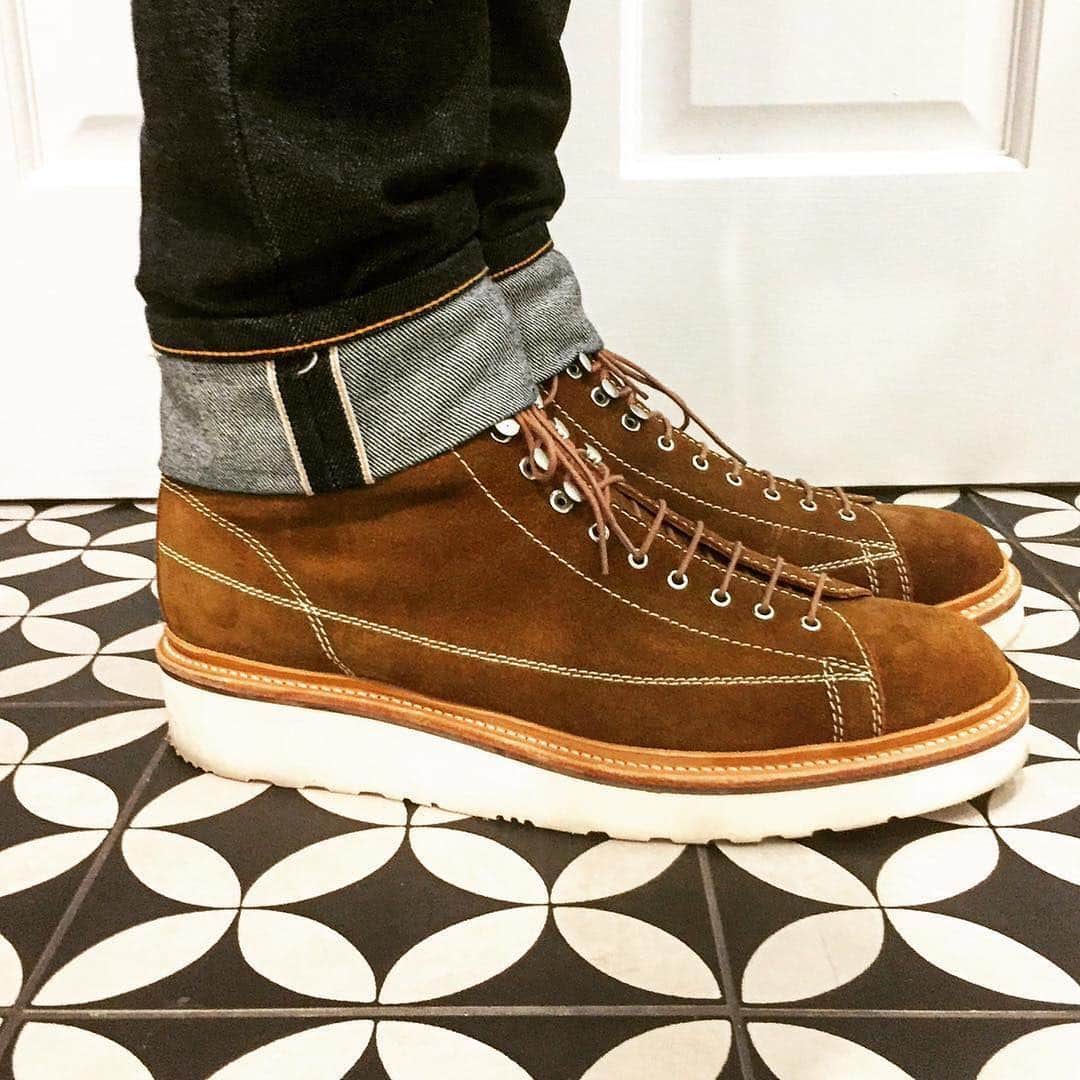 のインスタグラム：「📷 @the_gentleman_wolf // Andy is our classic mens monkey boot. Here he is in  suede with contrast upper stitching. He is inspired by an old Grenson monkey boot pattern from our archives.⠀ ⠀ ⠀ -⠀ ⠀ ⠀ ⠀ ⠀ @endclothing #grenson #grensonshoes #grensonboots #denim #denimhead #selvedge #selvedgedenim #japanesedenim #japaneseselvedge #boots ⠀ #grenson #menswear #grensonshoes #grensonbrogues #mensfashion #mensstyle」