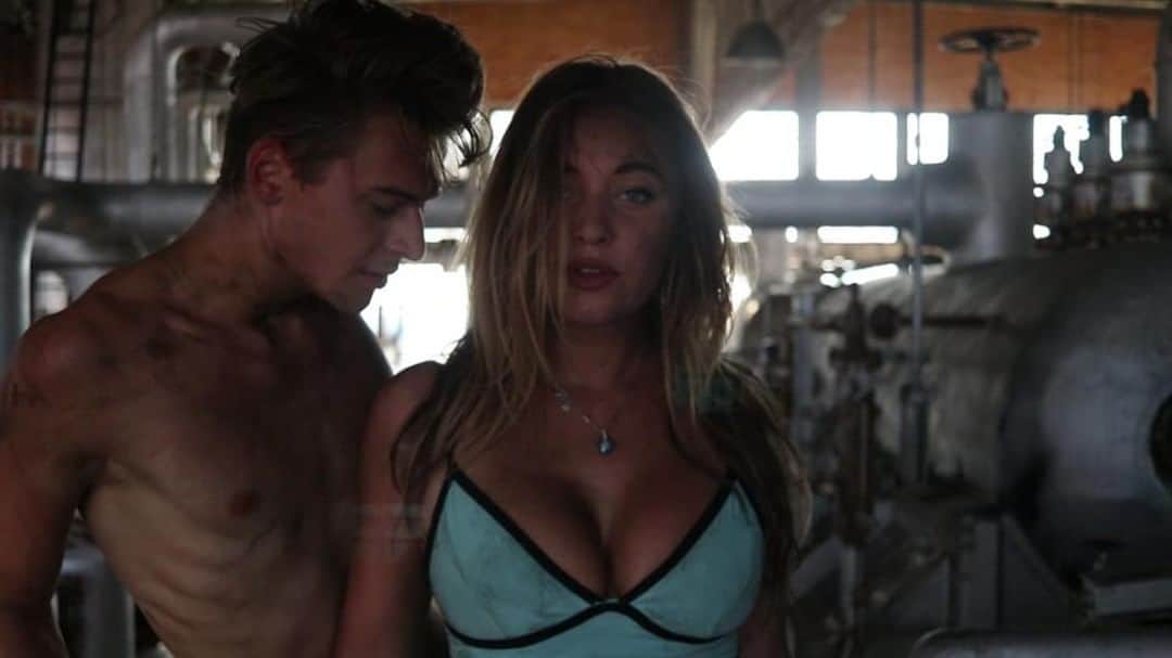 Cora Deitzのインスタグラム：「Stolen dances... #cinematography @kiefer_andrew with incredible #dancer @conor_mckenzie . #dance #love #abandoned #urbanexploration」