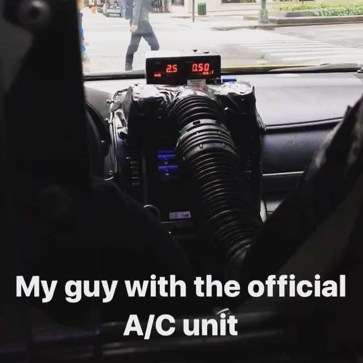 マイケル・トレヴィーノのインスタグラム：「🚕👀」