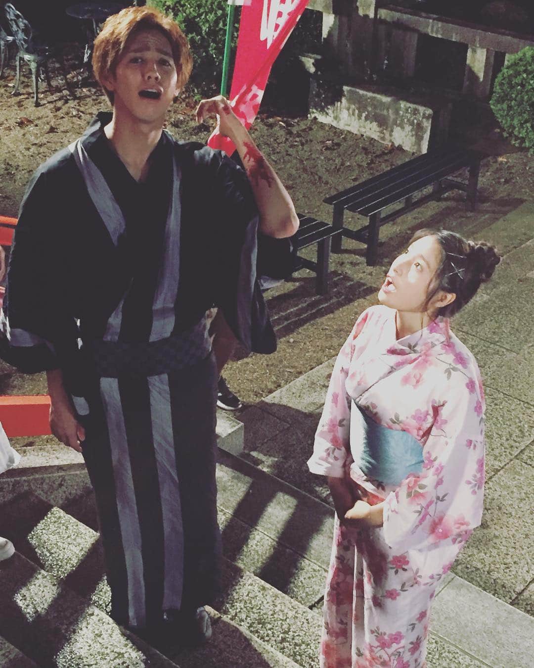 兄に愛されすぎて困ってますのインスタグラム：「血が出た〜😭 ※血糊です  #撮影オフショット #浴衣 #橘兄妹 #かわいい #某シーン撮影前 #本日は片寄さん舞台挨拶 #参加される方お楽しみに！ #昨日の草川さん舞台挨拶も #ストーリーやtwitterレポで #チェックしてくださいね💕 #兄こま #兄に愛されすぎて困ってます #大ヒット公開中 #週末兄こま」