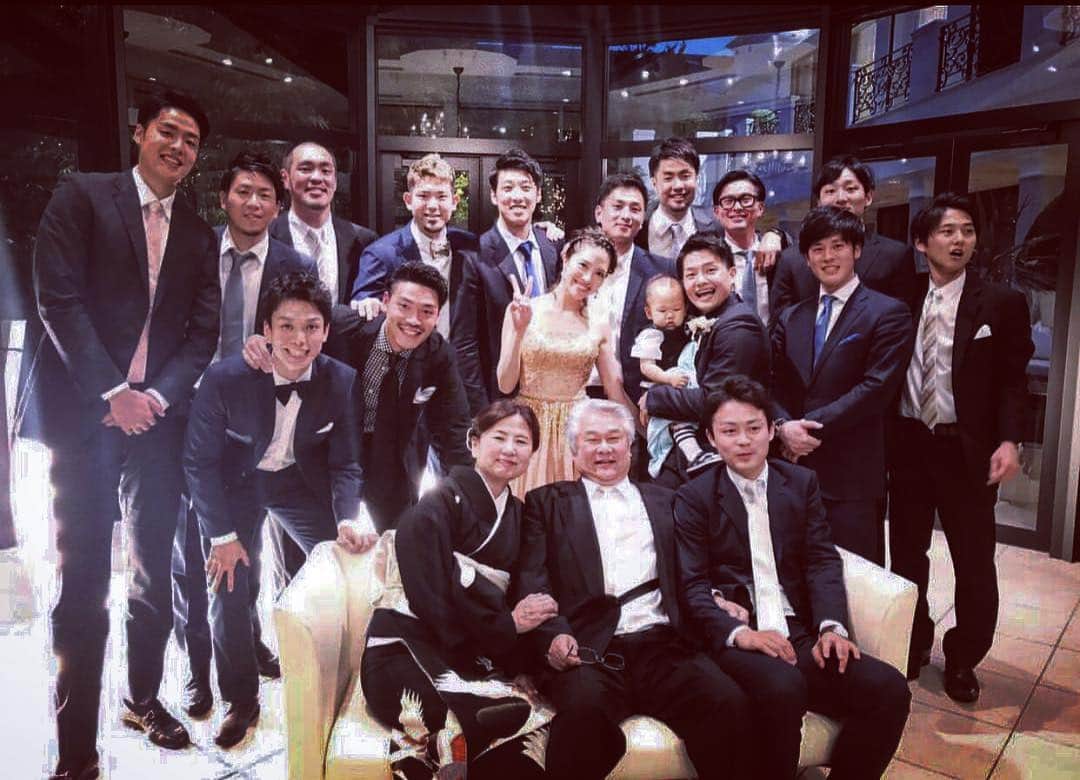 田中大貴のインスタグラム：「ご結婚おめでとうございます！ 素敵な結婚式でした。 新郎の涙のスピーチにもらい泣きしそうでした。笑 末長くお幸せに！  それにしてもむっちんが可愛すぎる。」