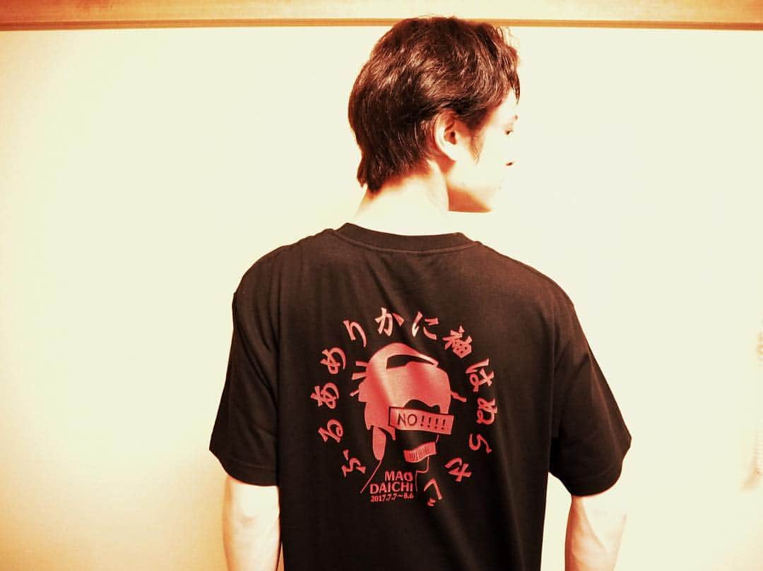 塩野瑛久さんのインスタグラム写真 - (塩野瑛久Instagram)「真央さんよりいただきましたTシャツ、なんとも粋でなんともセンスの光るTシャツ。ありがとう御座います。  #大地真央 #ふるあめりかに袖はぬらさじ  #明治座 #tシャツ」7月9日 10時36分 - akihisa_shiono_official