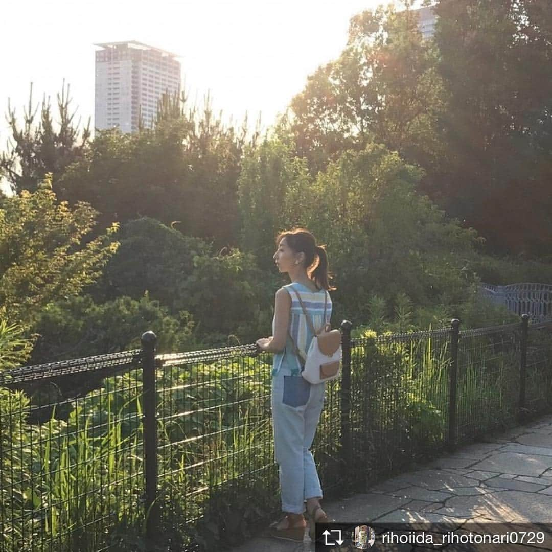 飯田里穂のインスタグラム：「Repost from @rihoiida_rihotonari0729 . 黄昏りっぴー🌇 もうすぐ日曜日も終わってしまいますね…。 明日からまた学校やお仕事頑張りましょう💪 . #飯田里穂 #りっぴー #りほとなり」