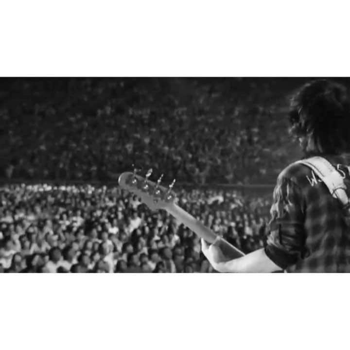 Mr.Childrenのインスタグラム：「🎤Mr.Children 📖#シーソーゲーム #勇敢な恋の歌 #MrChildren #1997 #Release #Song #ミスチル #桜井和寿 #Japanese #Artist #Singer #Band #Music #Movie」