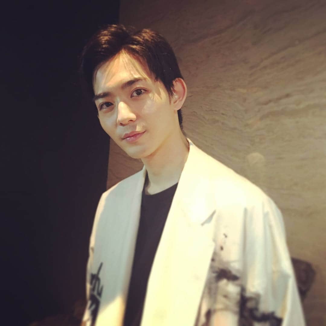 竜星涼（ファンアカウント）のインスタグラム：「hi long time no see sorry for my long hiatus 🙇」