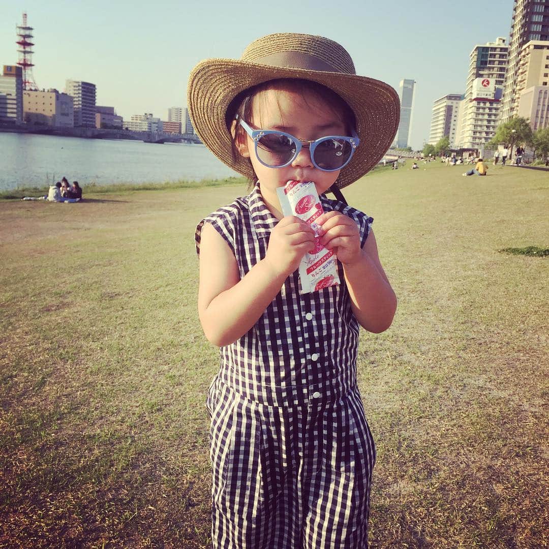 さがゆりこのインスタグラム：「kids fashion on sunday. #kidsfashion #つなぎ女子 #onsale」