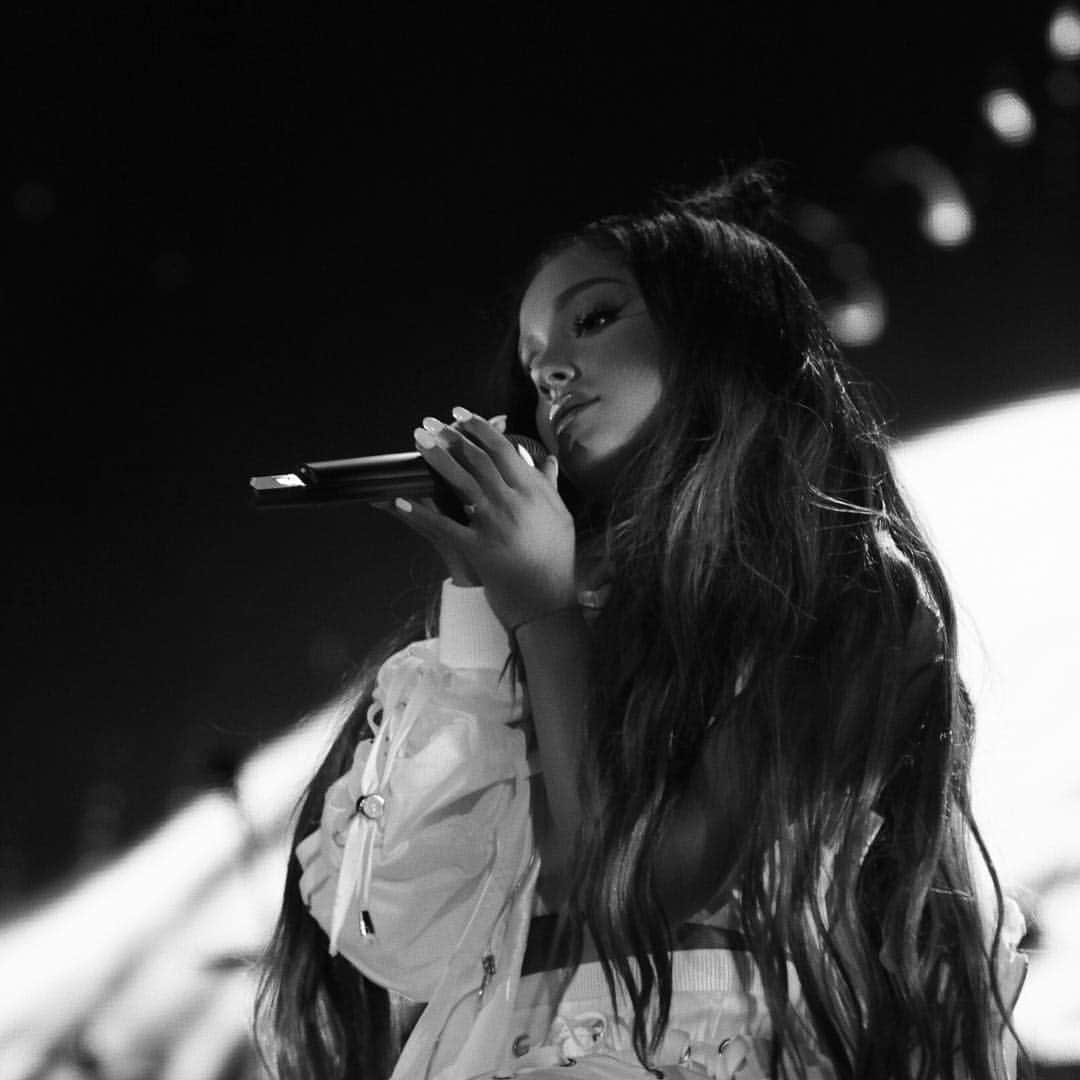 アリアナ・グランデさんのインスタグラム写真 - (アリアナ・グランデInstagram)「☁️」7月10日 5時33分 - arianagrande