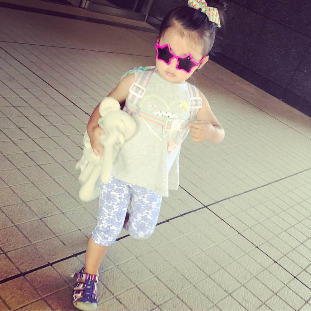 さがゆりこのインスタグラム：「School fashion! #ido #starsunglasses #zara」