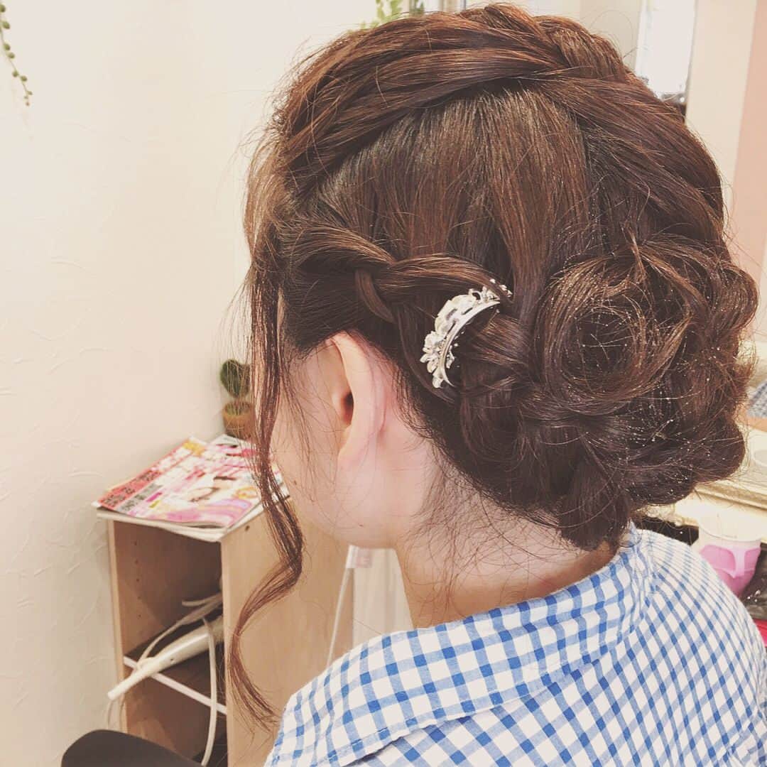 Nattyのインスタグラム：「* * #お客様STYLE * * #ヘアセット #アップスタイル #編み込み #キュートヘアセット * * #Natty #HairProduceNatty #Nattystyle #ナッティー #ヘアサロン #ヘアスタイル #ヘアカタログ #ヘア #イメチェン #2017夏カラー #夏スタイル #美容室 #小松市美容室 #石川県 #小松市 #hair #hairsalon #beautysalon #hairstyle #haircolor #beauty」