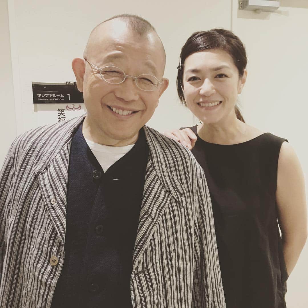 加藤紀子のインスタグラム：「「なんやお前」 久しぶりだな〜この台詞。 顔見るだけで元気になれる サプリみたいな師匠でした🙏 このあと3時55分からは テレビ東京「よじごじDays」生放送、是非お付き合い下さい！ （ちなみに師匠は別番組に） #鶴瓶師匠」