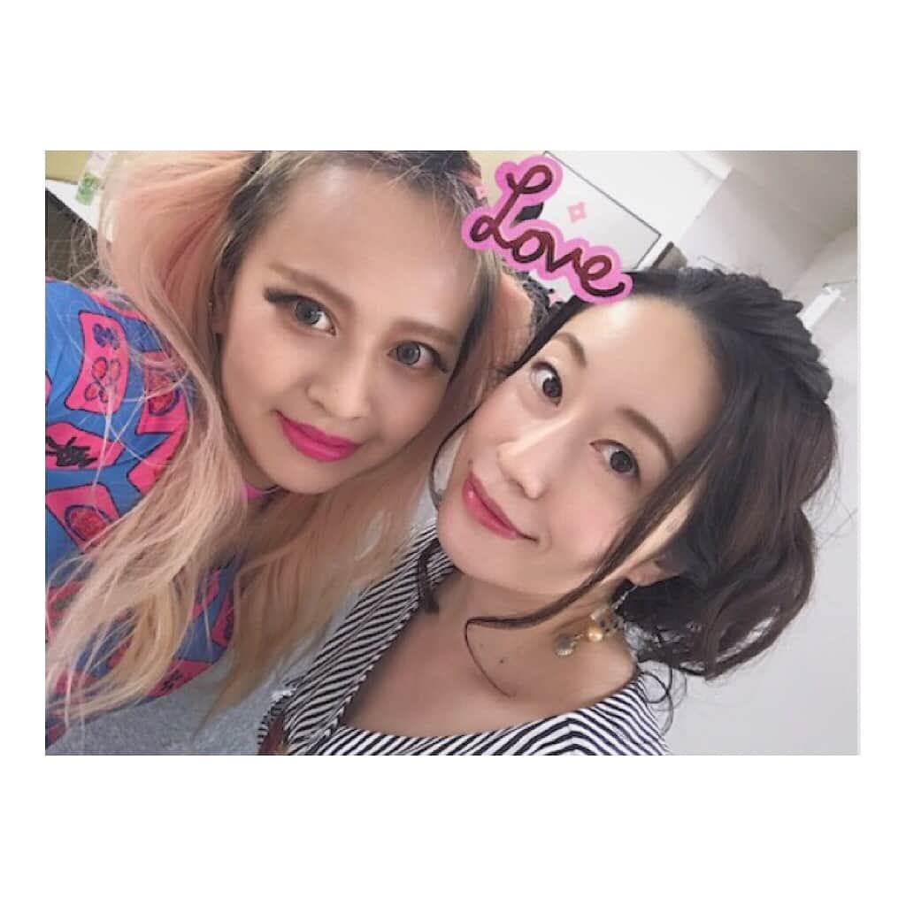 國分優香里のインスタグラム：「✴︎ ニーコちんと❗️ ✴︎ 愛方はやはり何年経っても愛方です❤️ ✴︎ これから先もずっとずぅーっと変わりません😆 ✴︎ ✴︎ ✴︎ #家庭教師ヒットマンreborn #ニーコ #リボーン #ツナ #沢田綱吉 #声優 #愛方 #ハートポーズ」