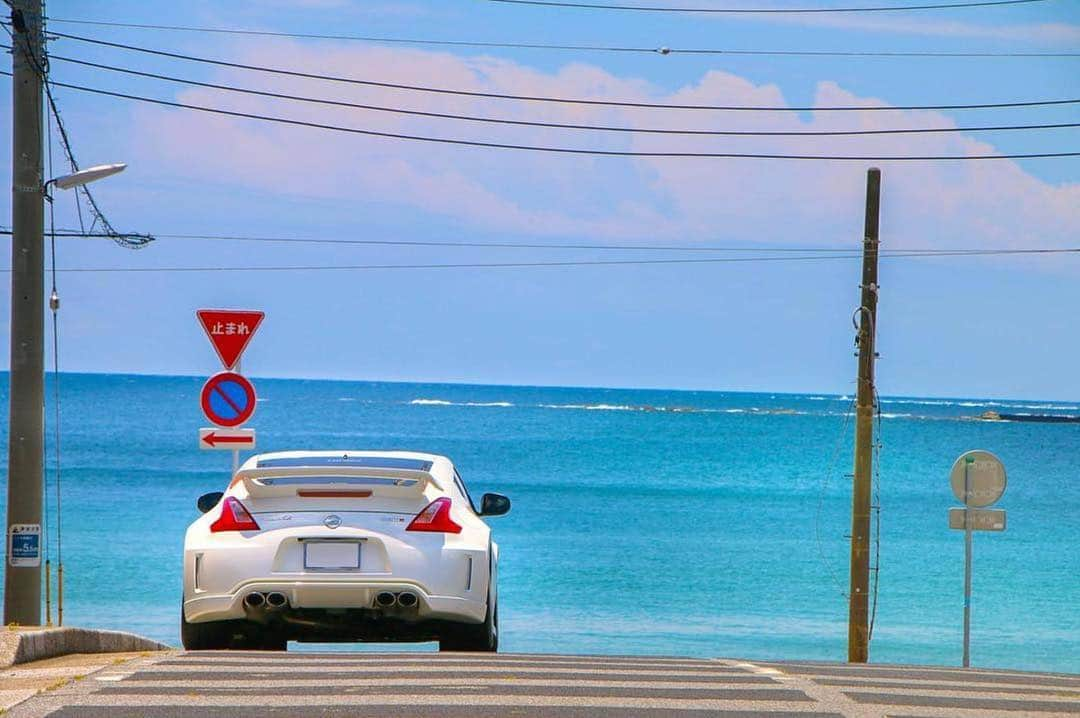 日産自動車さんのインスタグラム写真 - (日産自動車Instagram)「海が僕らを呼んでいる。 Photo by @shinya.z34  #海ドライブ #ドライブ🚘#スカイブルー #carphoto #快晴ドライブ #どこまでも続く海 #carstagram #beautifulsky #夏色 #🚗 #日産フェアレディｚ#fairladyz #日産 #ニッサン #nissan#nissanjapan #5523」7月10日 17時55分 - nissanjapan