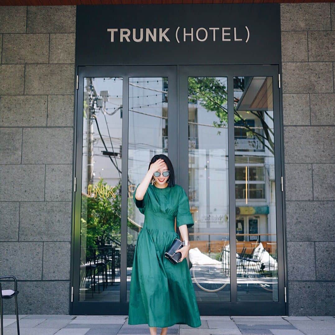 梅谷安里さんのインスタグラム写真 - (梅谷安里Instagram)「outfit of the day♡#anri_outfit  今日はルシェルブルーのグリーンワンピースが主役でした💋💋💋 すわいぷ👉👉👉 #outfit#ootd  #fashiongram  #trunkhotel  #tokyo#コーデ」7月10日 21時21分 - anriworld