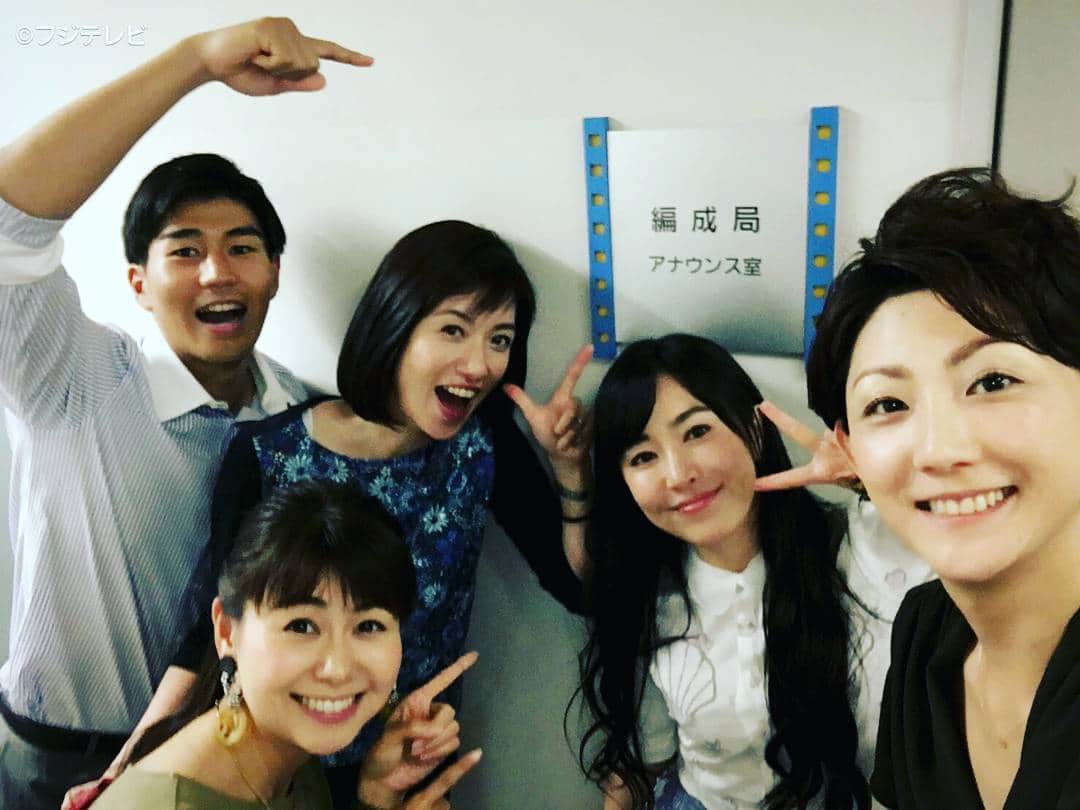 フジテレビ「とくダネ！」のインスタグラム：「月曜コメンテーターの橋口さんが何故かフジテレビのアナウンス室に！ 理由は分かりませんが楽しそうなのでUP♪ #橋口いくよ #梅津弥英子 #森本さやか #山中章子 #内野泰輔 #とくダネ大喜利 #大喜利 #とくダネコーデ #ファッション #コーディネート #今日のコーデ #アナウンサー #コメンテーター #2017 #7月10日 #月曜日 #とくダネ #tokudane #フジテレビ #fujitv 170710」