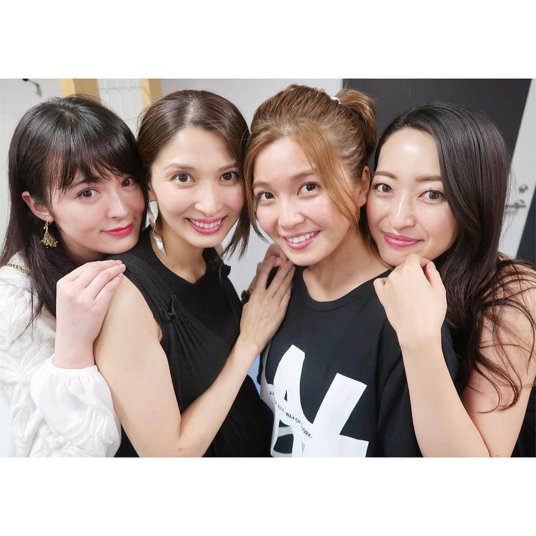 上野なつひさんのインスタグラム写真 - (上野なつひInstagram)「AAAアリーナツアーへ💕 新しいAAAの姿と宇野ちゃんのソロパートも新鮮で可愛かった！と言うかセクシーだね！勝手に名付けたバブリー宇野ちゃんがとにかく好きだったよ😆✨ ストイックで努力し続けてる宇野ちゃんを改めて尊敬した日でした！ #いつもありがとう #AAA ファン #wog  #宇野実彩子  #貫地谷しほり #中村沙織  #一緒に歌って踊るの好き #ニッシーさん写真撮るの上手いありがとうございます #宇野ちゃんに気づいて欲しくていつもはしゃぐ」7月11日 0時21分 - natsuhi