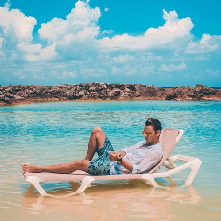 ギャレット・バックストロームのインスタグラム：「Just another day in paradise #🌊#🌴 #🌤📷: @alecholden I edited this using @plotagraphpro 🙌」