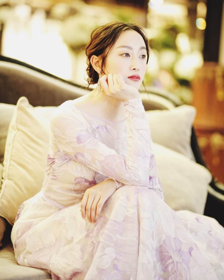 VOW_weddingのインスタグラム：「新婦を待たせる新郎様…」