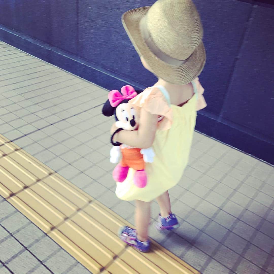 さがゆりこのインスタグラム：「kids fashion! #chloekids  #albrex #minnie」
