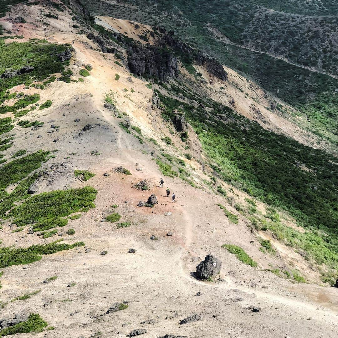 10_yaのインスタグラム：「The best view comes after the climb at Mount Adatara with @koshi_another_side @haru_yoo @sato_co」