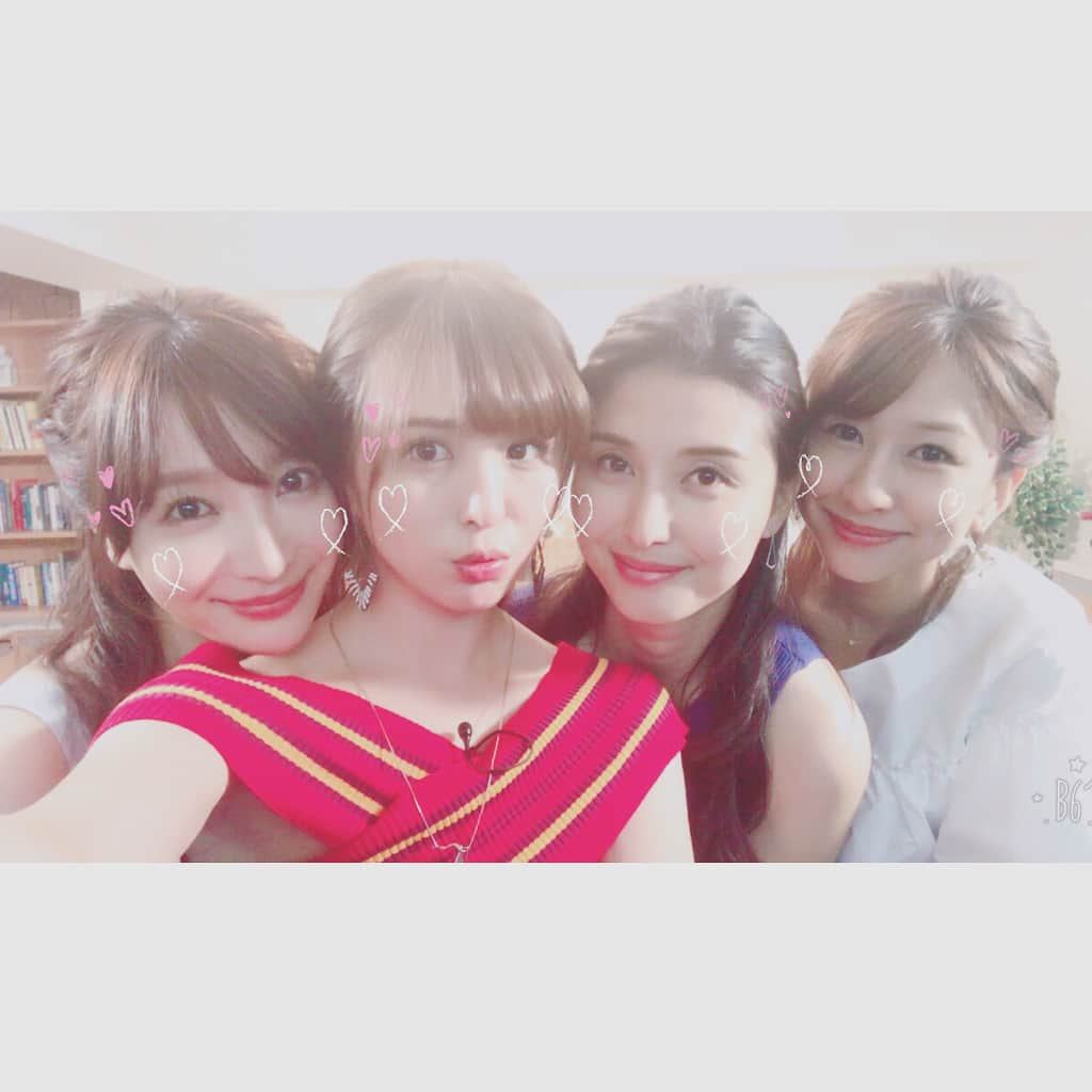 澤田南さんのインスタグラム写真 - (澤田南Instagram)「なかよしヨルサンポ隊💞 #橋本マナミのヨルサンポ 【⚠️今夜じゃなかったです⚠️】 今週木曜 7/13 23:00〜 BSフジ . なぜか女子同士で腕相撲対決しました💭♥️ 罰ゲーム嫌すぎてみんな必死に全力すぎたのが今思い出しても笑える…🙈㊙️ . #こうして大人になってゆく #頑張れアラサー #負けるなアラサー  #体力には自信ありません #婚活女子 #結婚相談所 #ぶっちゃけトーク #赤裸々こそ正義 . 衣装は tops⋆︎ #queenscourt #クイーンズコート  skirt ⋆︎#rougediamant #RD #ルージュディアマン」7月11日 13時50分 - sawada_minami