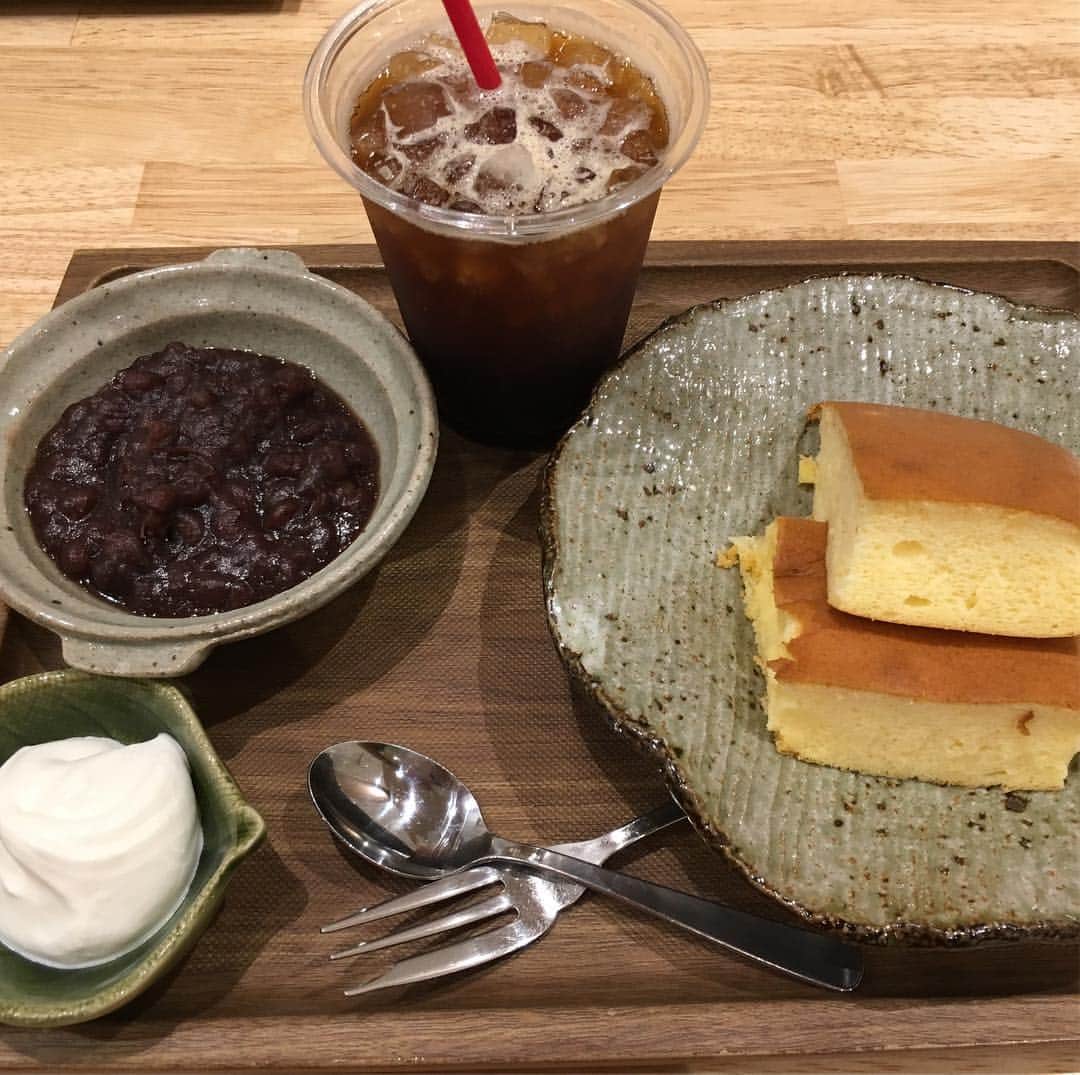 高羽そらのインスタグラム：「今日のオヤツはどら焼きだよ〜ん^_^ #どら焼き #こより」
