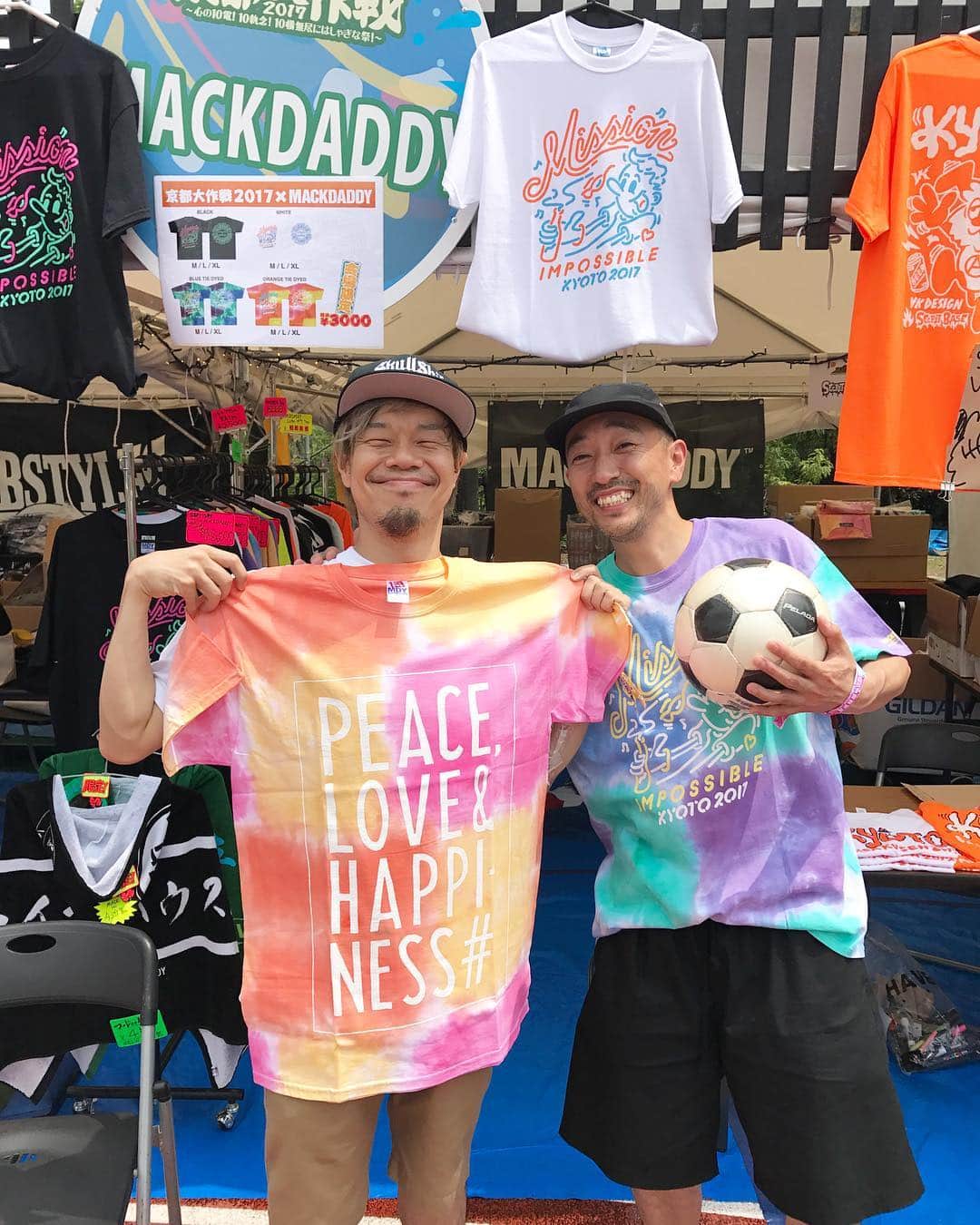 マックダディのインスタグラム：「京都大作戦2017、３日間本当にありがとうございました！ 来年の京都大作戦も、お客様にもっと喜んでもらえる様に、日々精進して参ります。今回もマックダディーブースへ遊びに来て頂いた全てのお客様、本当にありがとうございました🙇  #京都大作戦 #京都大作戦2017 #10feet #マックダディー #素敵な笑顔 #ありがとうございました」