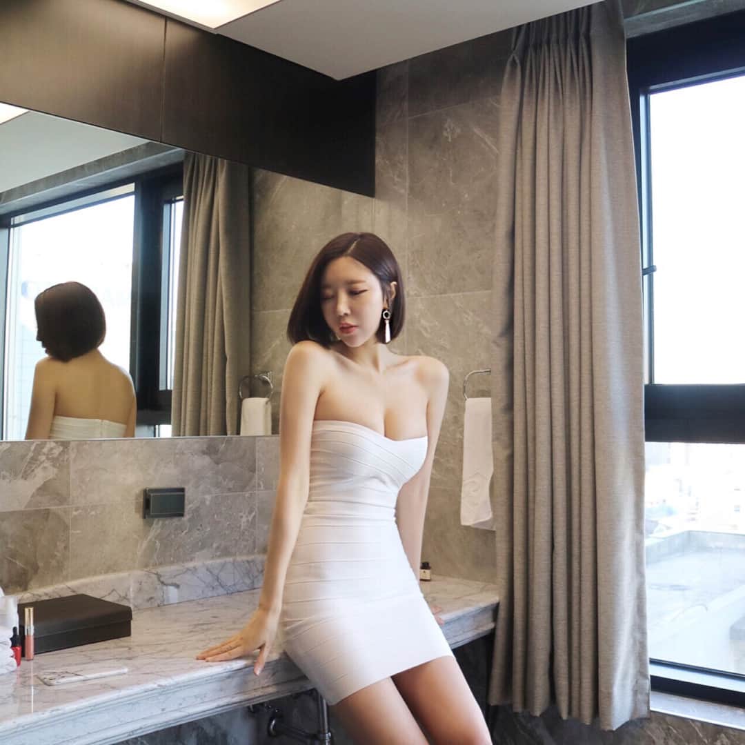 Choi Somiさんのインスタグラム写真 - (Choi SomiInstagram)「#소미언니 갑자기 왜 또 단발 사진들이 예뻐 보이는걸까..? 참아야 하느니라 참아야 하느니라🙏🏻」7月11日 15時41分 - cxxsomi