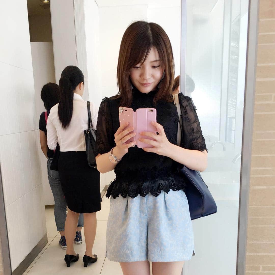 長富彩さんのインスタグラム写真 - (長富彩Instagram)「久々に自分の中で大ヒットしたトップス。 mysty woman。 お店に行ったらとっても可愛い知り合いがなんとショップの店員さんで、びっくりしながらも、色々相談のってもらい二着Get. この夏活躍しそー。  #mystywoman #tops #トップス」7月11日 18時04分 - nagatomiaya