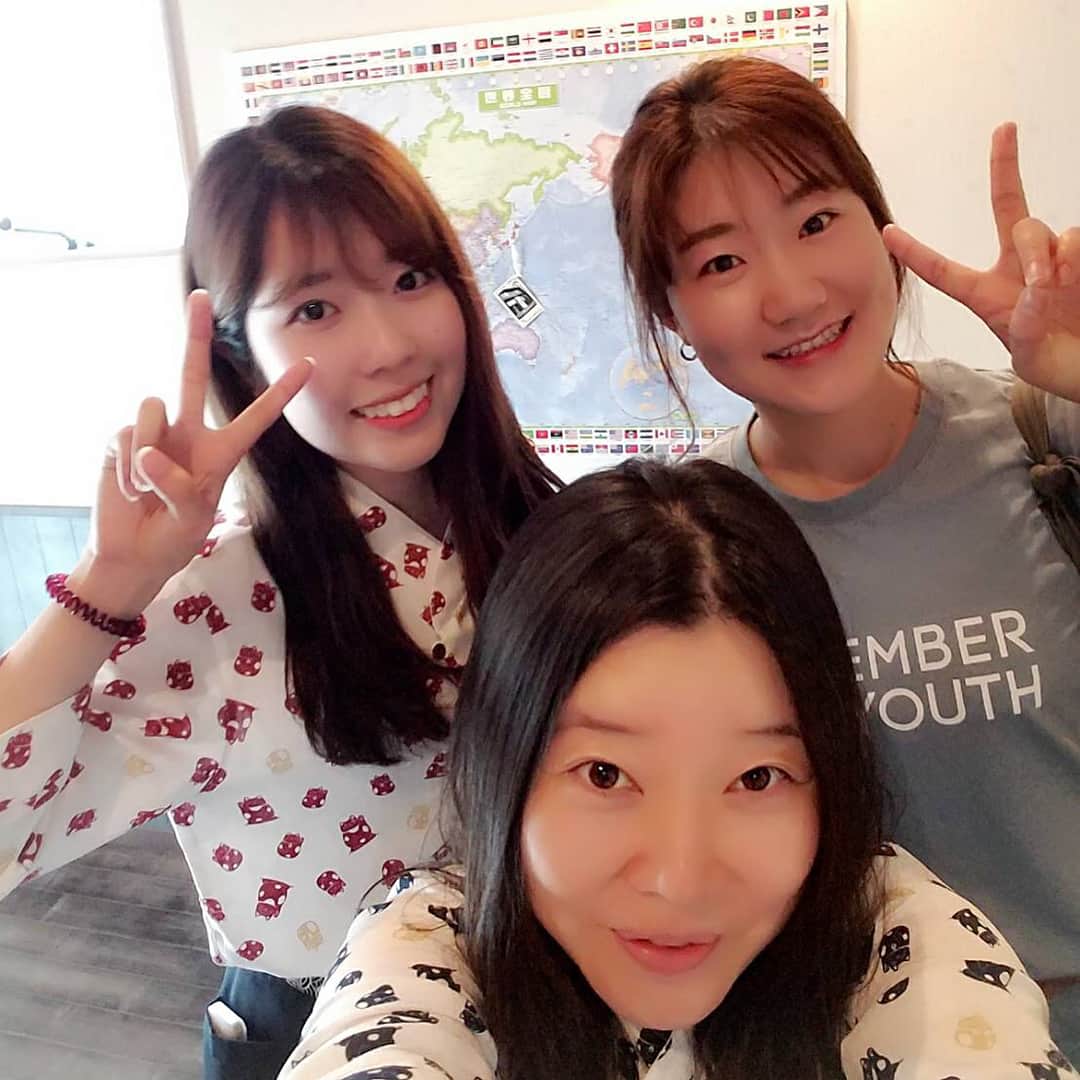 戦國旅籠 / Sengoku hatagoのインスタグラム：「We wanna make a world map with full of pictures! Please stay here and help us😃🙌📸✨🎶 #world #traveller #宿 #travel #hostel #friends #staff #picture #map #photooftheday #working #仕事 #海外 #旅行客 #旅館 #賑やか」