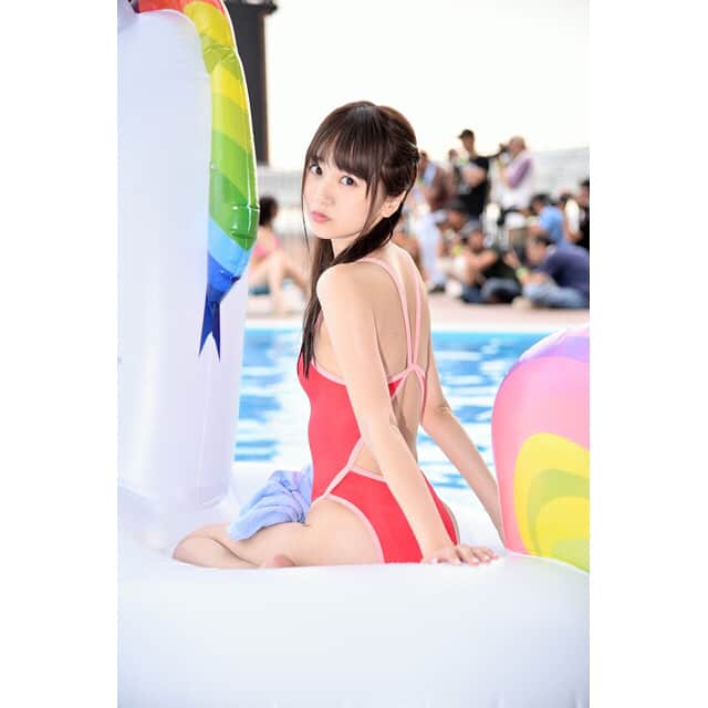 浜田翔子さんのインスタグラム写真 - (浜田翔子Instagram)「１位記念祭り。 #お尻 #hip #競泳水着 #REALISE  #ツインテール #浮き輪 #プール」7月26日 7時34分 - shoko_hamada